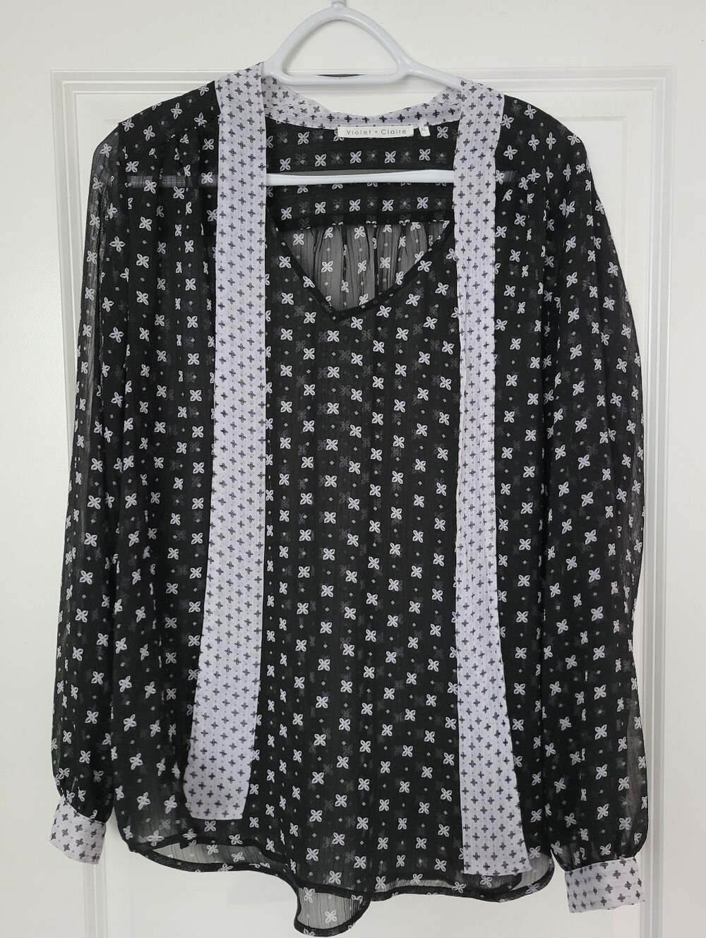 Violet + Claire Black & White Print Blouse — Size XL